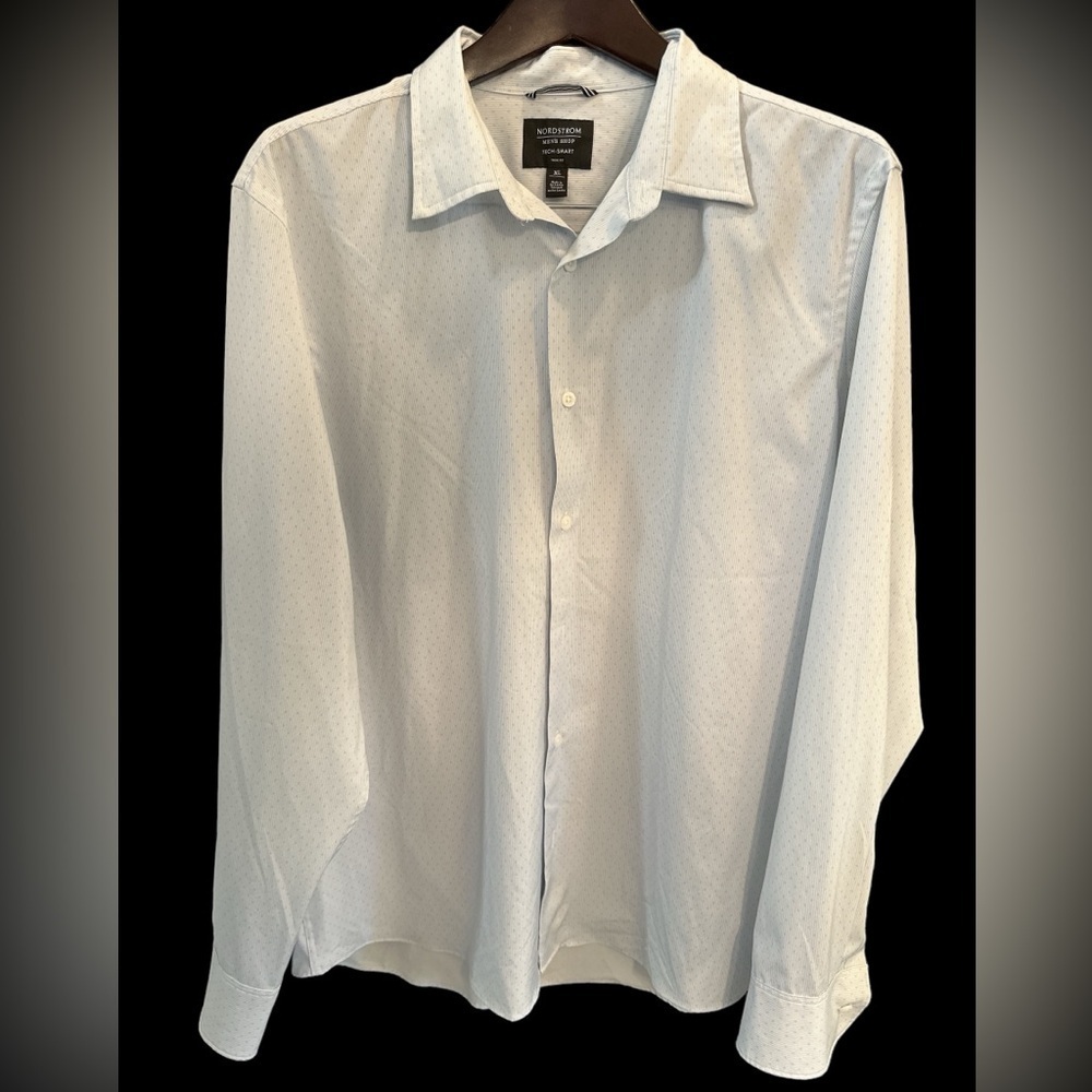 EUC Men’s Nordstrom Size XL Shop Tech Smart Trim Fit Light Blue Dress Shirt